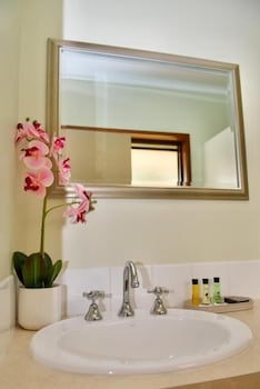 Green Gables Motel,,2 star