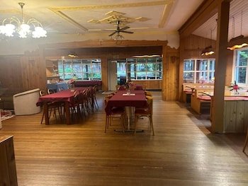 Green Gables Motel,,2 star