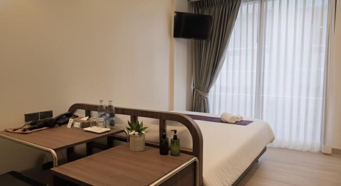 warm pillow hotel bangkok