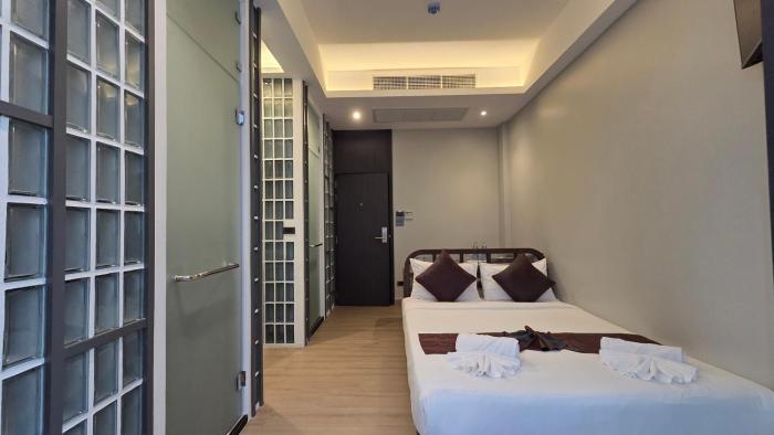 warm pillow hotel bangkok