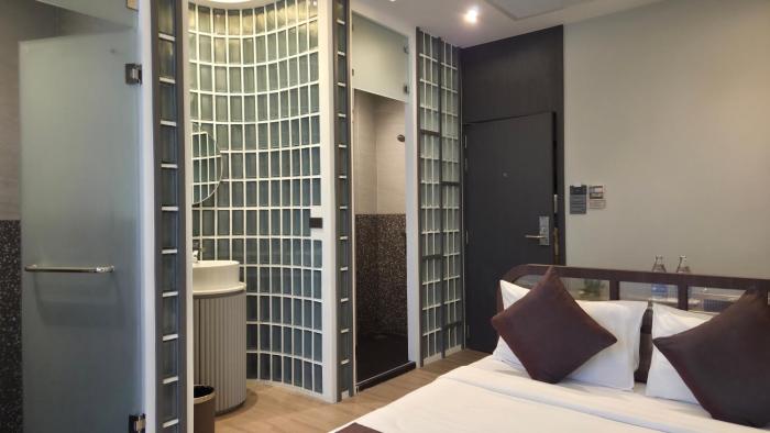 warm pillow hotel bangkok