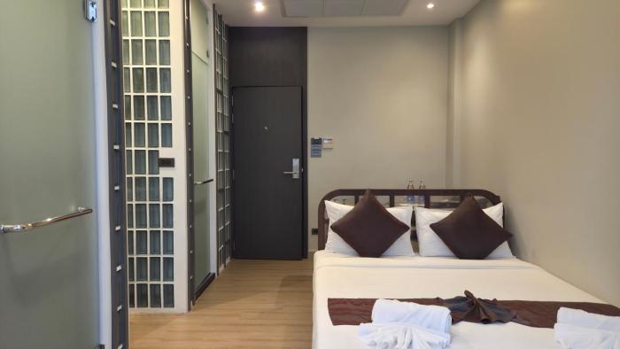 warm pillow hotel bangkok