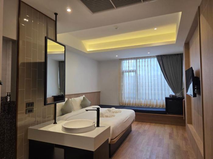 warm pillow hotel bangkok