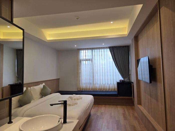 warm pillow hotel bangkok