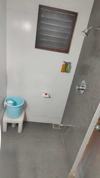 Hotel Relish Gujrat,,2 star