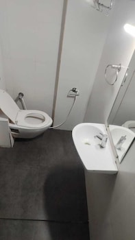 Hotel Relish Gujrat,,2 star