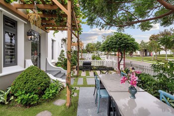 suri villa
