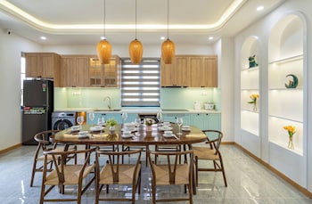 suri villa