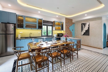 suri villa