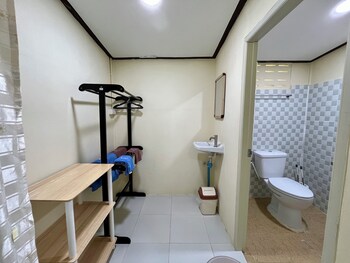 Bansuan Banjong Akkson,,2 star