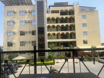 grand oasis hotel wajir