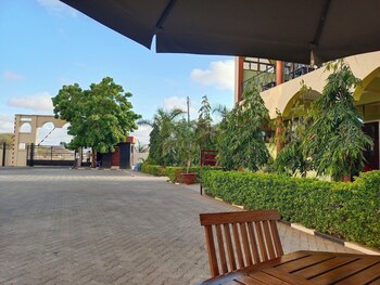 grand oasis hotel wajir