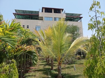 grand oasis hotel wajir