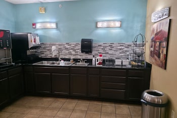 coratel inn and suites by jasper wichita north