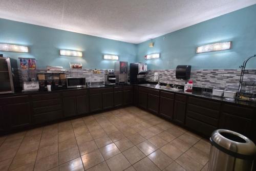 coratel inn and suites by jasper wichita north