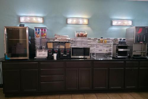 coratel inn and suites by jasper wichita north