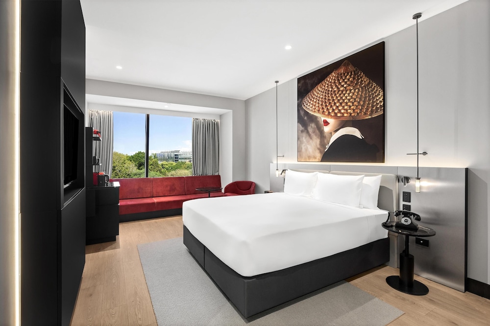 radisson red auckland