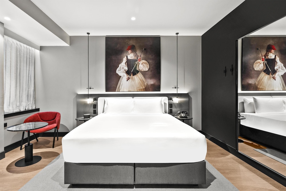 radisson red auckland