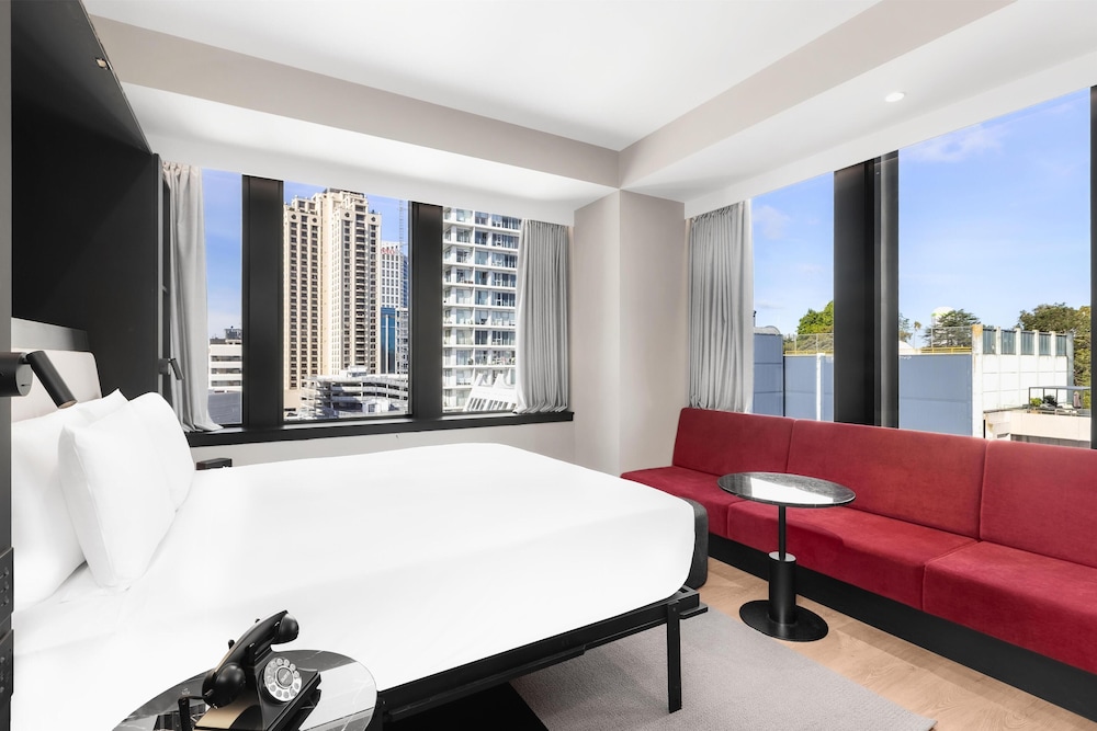 radisson red auckland