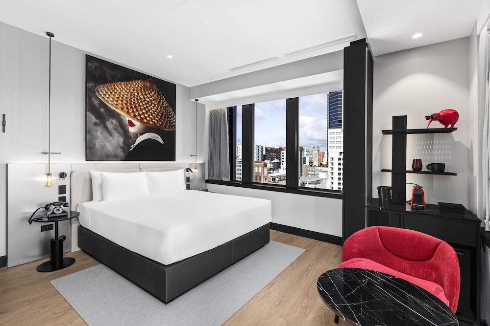 radisson red auckland