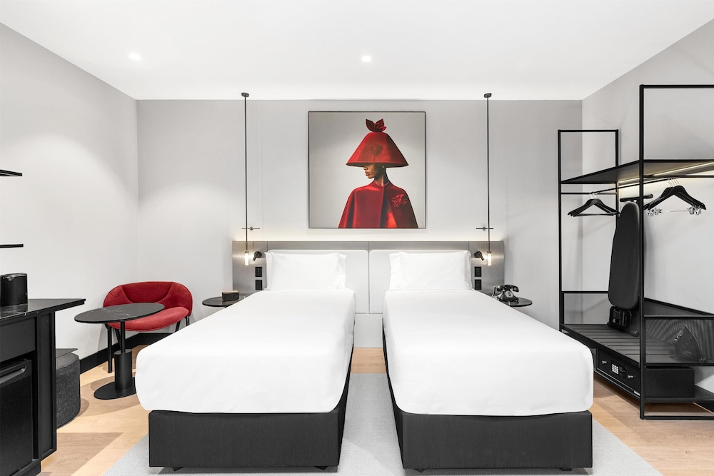 radisson red auckland