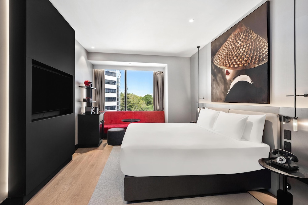 radisson red auckland