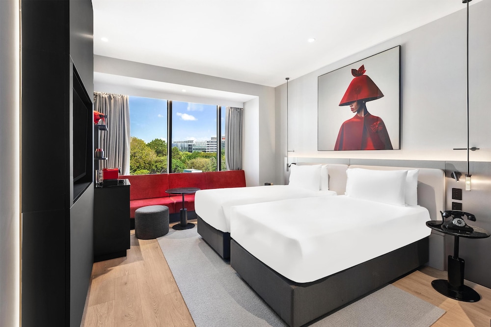 radisson red auckland