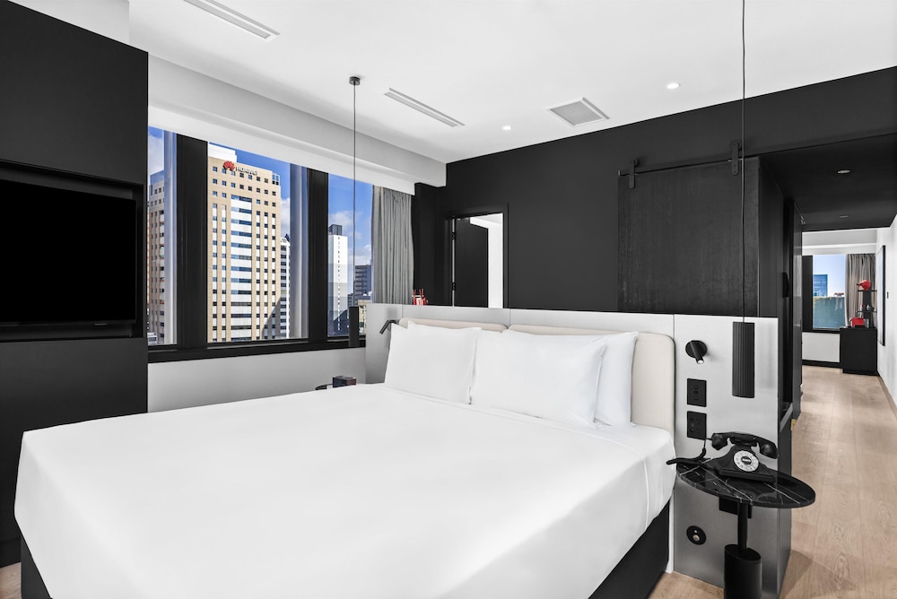 radisson red auckland