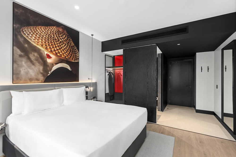 radisson red auckland