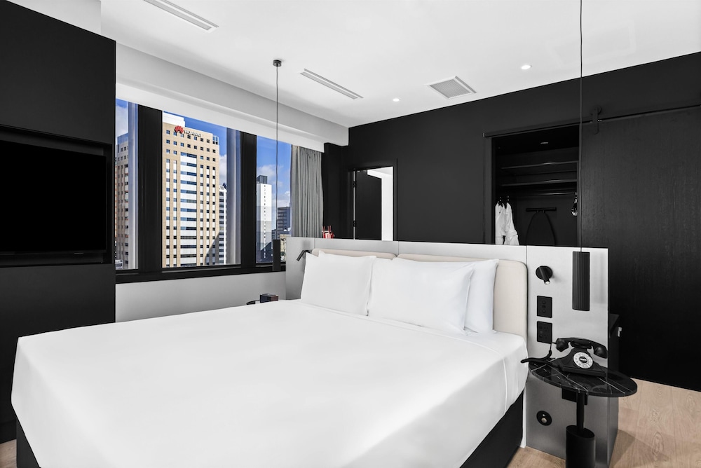 radisson red auckland