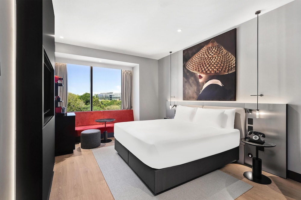 radisson red auckland