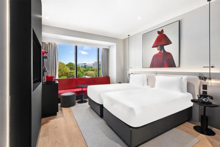 radisson red auckland