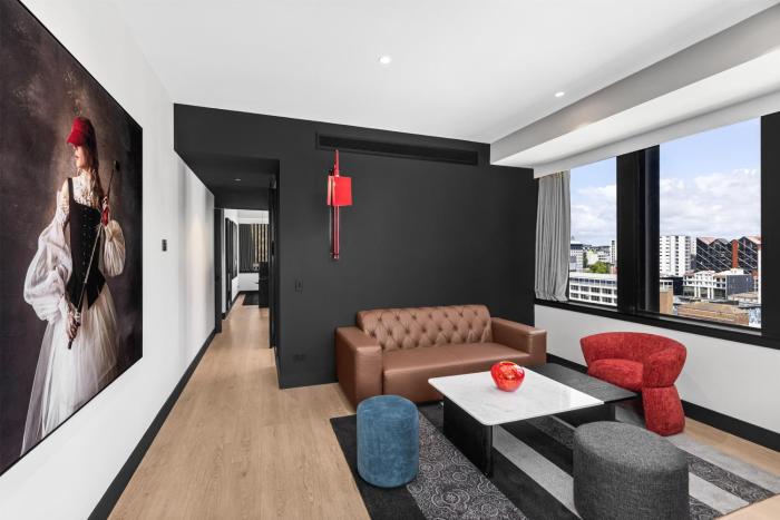 radisson red auckland