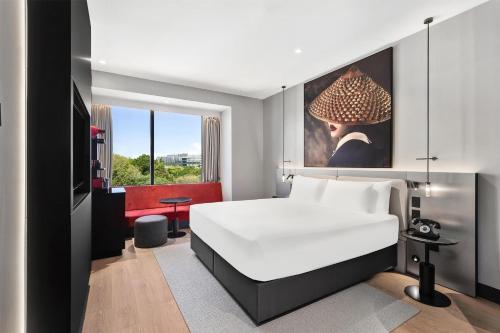 radisson red auckland