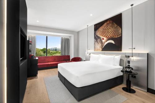 radisson red auckland