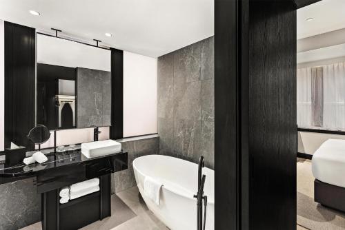 radisson red auckland