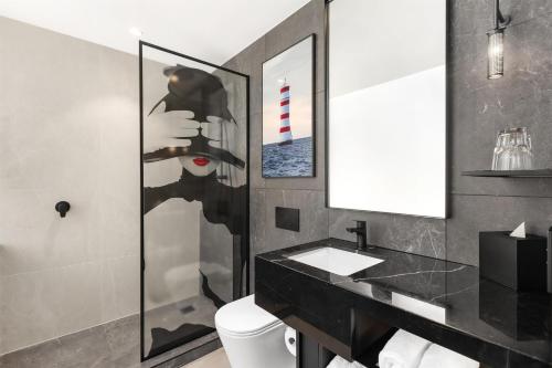 radisson red auckland