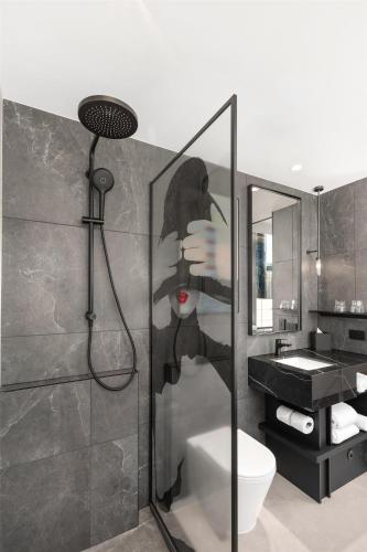 radisson red auckland