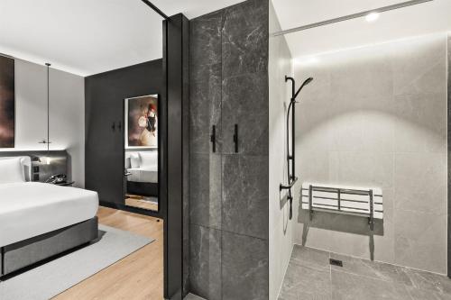 radisson red auckland