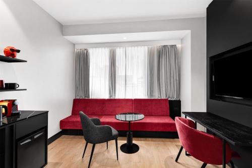 radisson red auckland