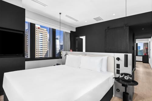 radisson red auckland