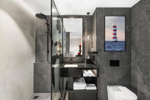 radisson red auckland