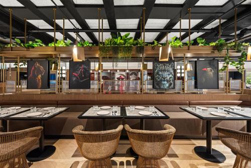 radisson red auckland