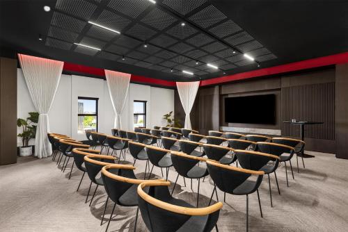 radisson red auckland