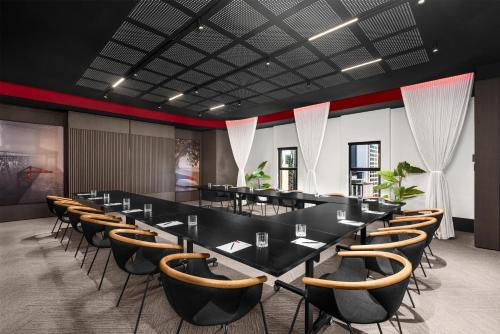 radisson red auckland
