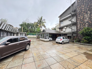 honey bee a boutique resort