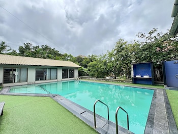 honey bee a boutique resort