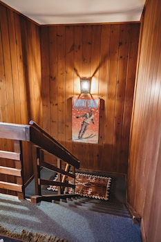 hideaway inn mt snow