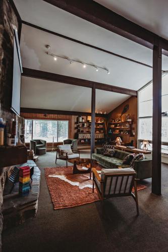 hideaway inn mt snow