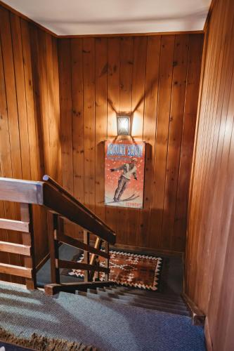 hideaway inn mt snow